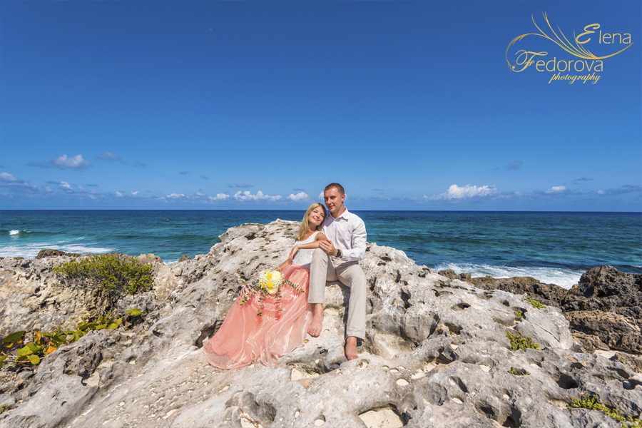celebrating honeymoon beach cancun