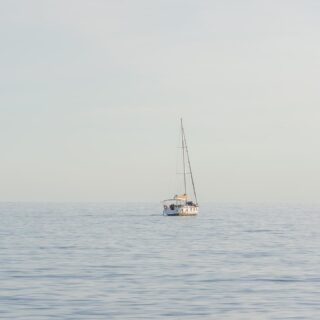 As this year comes to an end, new beginnings are quietly lining up ahead of us. Before rushing into what’s next, I want to pause and say a kind, honest goodbye to 2025.

Remembering this year brings mixed emotions: pain, exhaustion, and excitement, all at once.

It began in the emergency room with a beloved person, followed by months of recovery, uncertainty, and life on pause. Our carefully planned scouting trip to Spain was canceled. And then came the decision, the hardest part of all:

Do we still take the leap and relocate to Spain without that trip… or do we let go of the dream altogether?

That question was terrifying.

Once the decision was made, everything else became technical: research, planning, paperwork, logistics. There was no space left for creativity. Many of my creative projects had to be put on hold so we could simply move forward.

Ever since my first big adventurous move (relocating to Cancún, Mexico in 2013) I’ve felt deeply grateful. Grateful to experience different cultures, live in another language, grow through discomfort, and be amazed by every small step forward.

This kind of lifestyle isn’t for everyone. It’s for those who feel comfortable being uncomfortable and see it as a catalyst for growth.

Comfort is such a vague concept anyway. We all define it differently. Often, an interesting and engaging life has little to do with the size of your house, cars, brand labels, or followers. Exploration and learning tend to fill an inner space so fully that the hunger for more material things naturally fades.

Yes, life is life everywhere. You can’t run away from yourself.

I once heard the saying: “People who wander are lost.”
I don’t believe that. I think those who wander are deeply curious — about the world, life, and themselves.

So here’s what I hope inspires you:
Don’t be afraid to make a brave decision. It may not meet others’ expectations, even family, and that’s okay.

We all have one life. This one.
Live it your way.

I wish you a year full of brave decisions, endless inspiration, and curiosity.
And when fear shows up, see it as a sign that you’re about to grow. #movetospain #travel #spain #inspiration