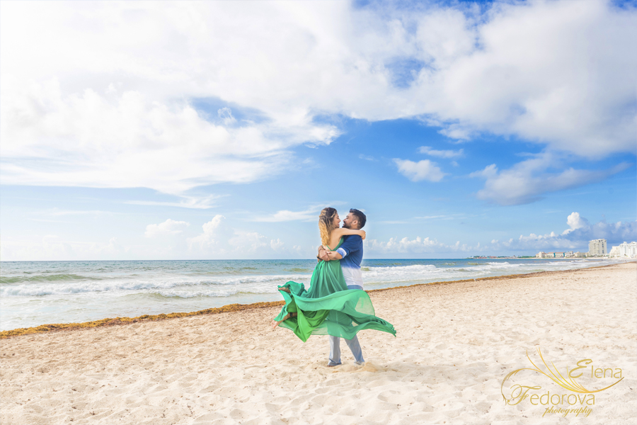 couple on beach cancun