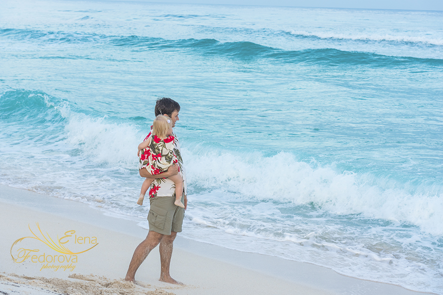 father daughter beach photos Cancun