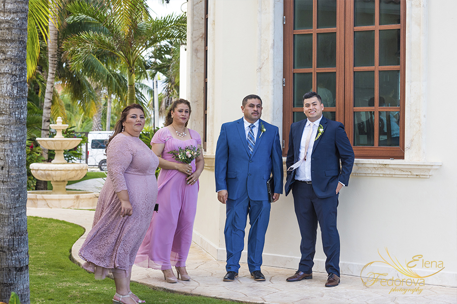 parents and groom before ceremony