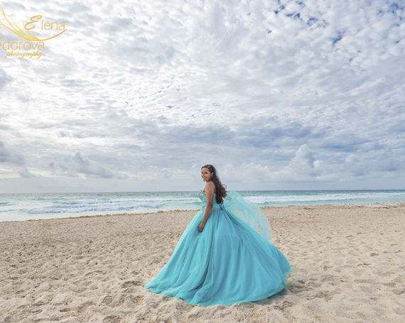 Quinceanera photography in Cancun on the beach.