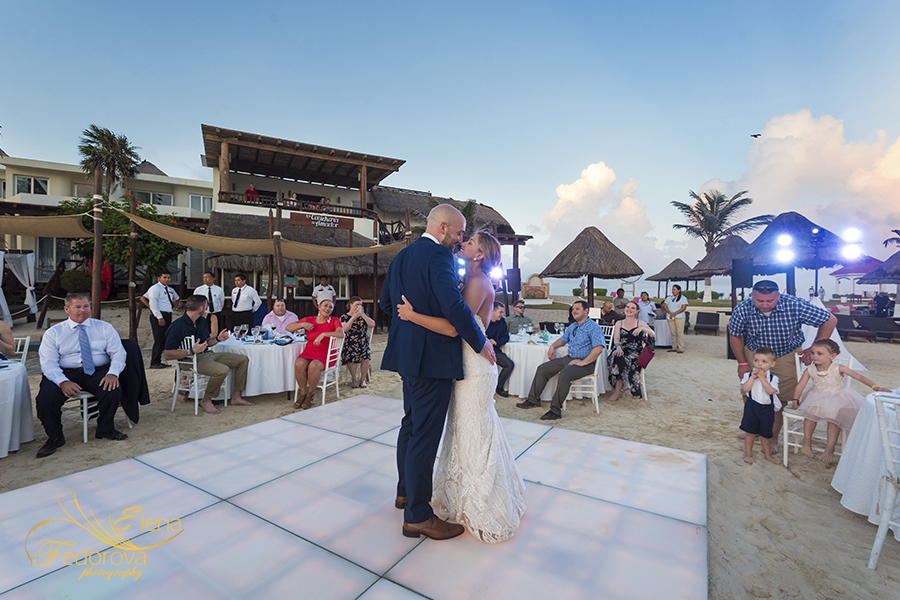 first dance at mia reef isla mujeres