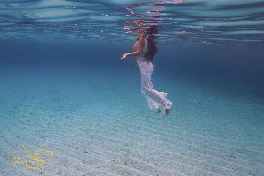 model underwater photo shoot