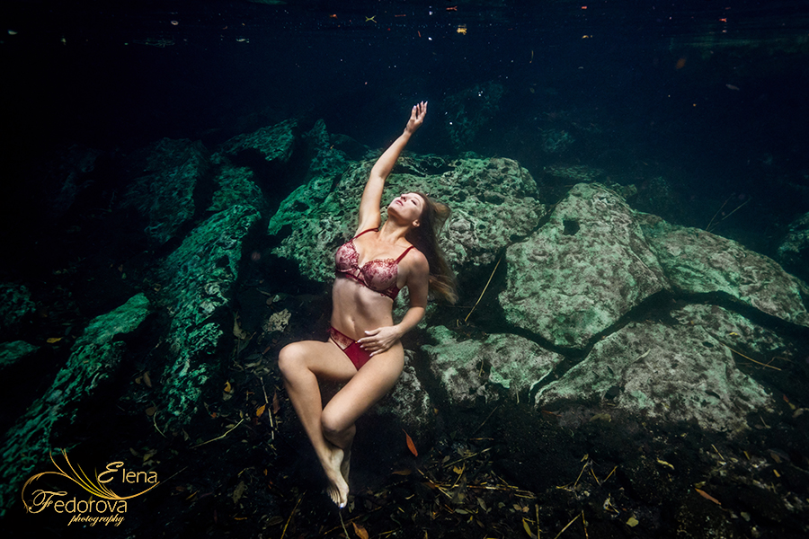 boudoir photo shoot underwater
