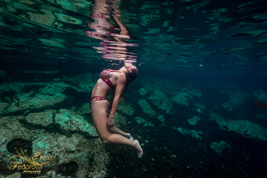 boudoir underwater posing
