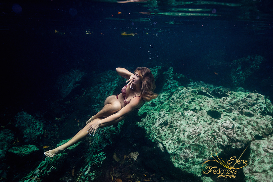 stunning underwater boudoir photos