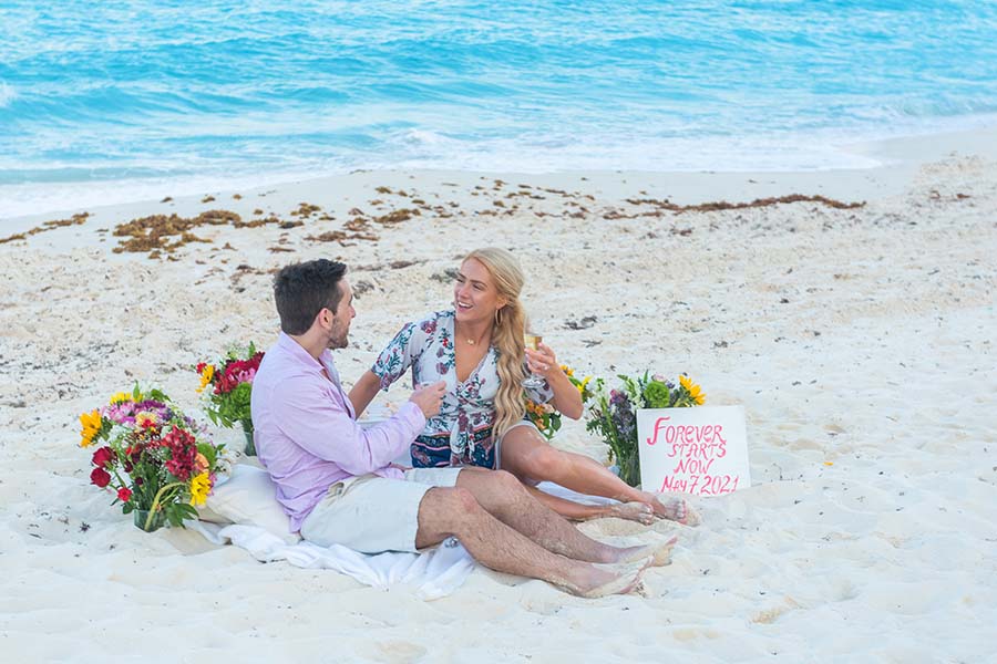 celebrate-marraige-proposal-on-the-beach