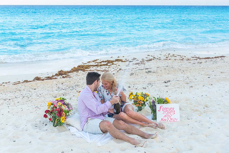 marriage-proposal-picnic-cancun-beach