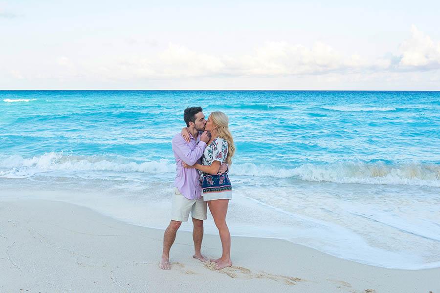 sunset-photoshoot-cancun-beach-chacmool